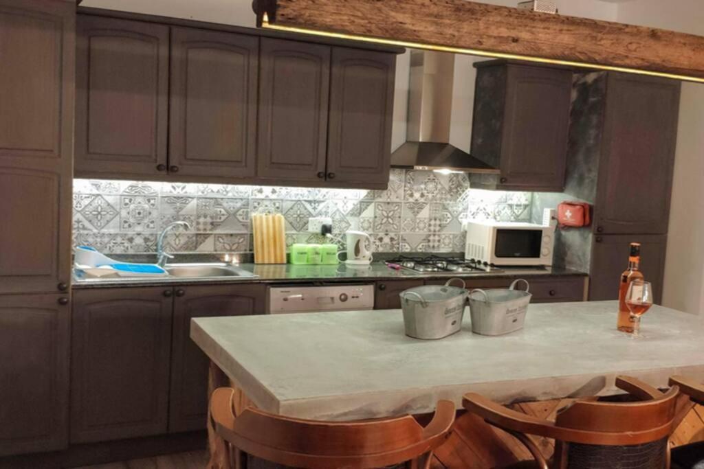 Rebak Place- A Bright & Charming Getaway Apartment
